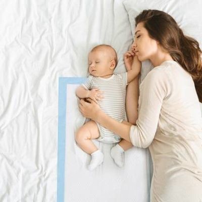 وسادة سفلية ماصة طبية للاستخدام مرة واحدة في مستشفى الأطفال والكبار مقاس 65*51 سم 7 طبقات